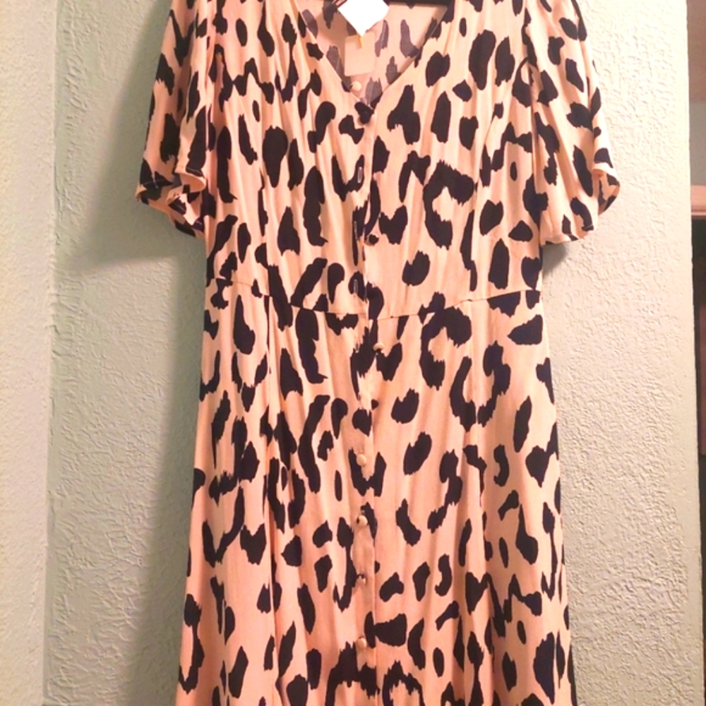 Ivory and black pattern Mango dress . It has flutter sleeves